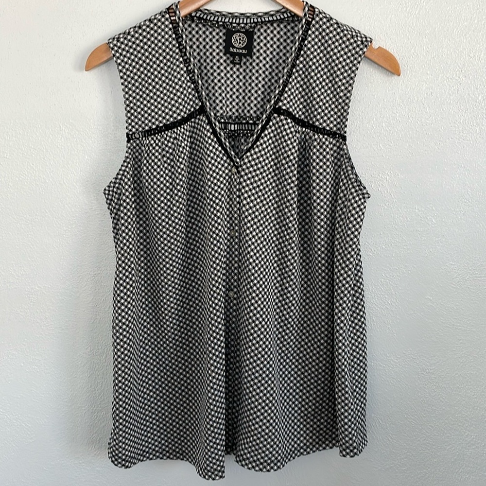 Bobeau Sleeveless XL Black White Pattern V Neck Flowy Blouse Top NWOT
